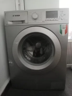 غسالة it wash للبيع بسعر 25 دينار مشكلتها الوحيده الحوض مكسور فقط