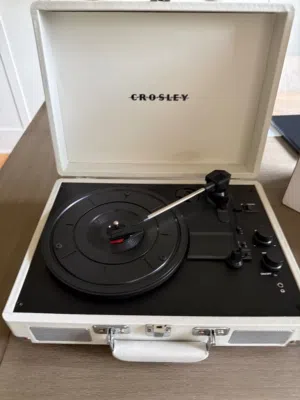 جهاز تشغيل اسطوانات record player  ماركة Crosley Cruiser Plus الجهاز اصلي من امريكا