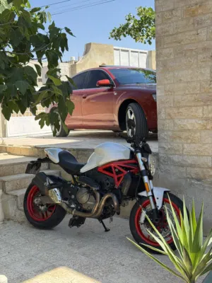 Ducati Monster 821 2015