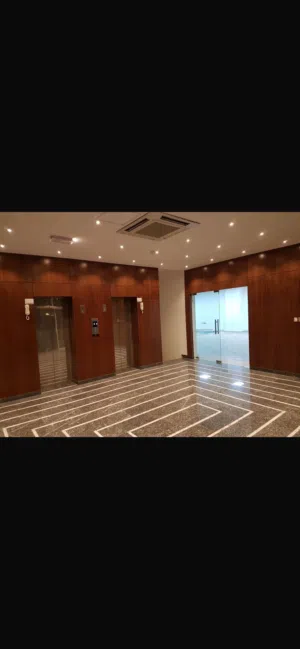 مكتب طابق ارضي نظام بزنس سنتر مؤجر ومقسم ل تسعة مكاتب في غلا