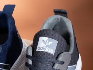 كوتشي Adidas رجالى ( مخزن Y9) •خامة فوندي ماش بتهوية عالية جدًا •وزن خفيف ومريح للمشي والجري