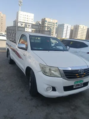 Toyota . Hilux . Monthly4