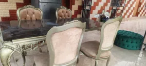 تقم كراسي مع طاولة