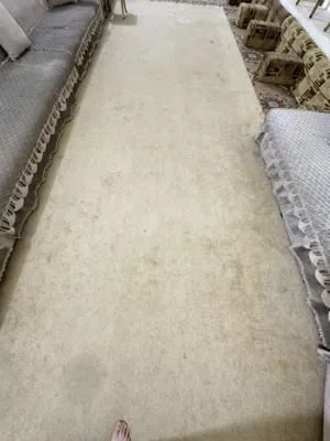 سجادة كبيرة كلش نظيفة واي حرق ما بيها