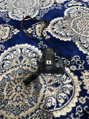 للبيع كاميرا كانون Canon EOS 250D