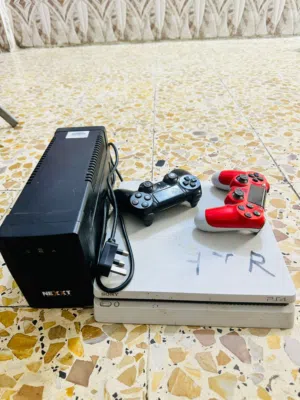 جهاز ps4 slim مهكر اصدار 9.00 لون ابيض مع 3 جويستكات و ups