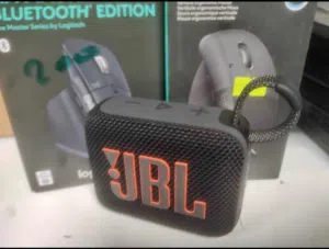 سماعات JBL GO 3 مقاومة للماء والأغبرة بلونها المميز للبيع