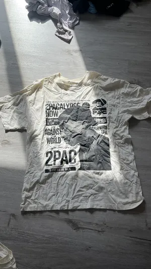 T-Shirts . Other . XL . Used3
