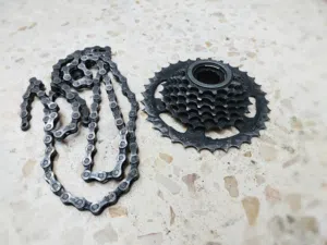 بكرة خلفية 7 سرعات تايواني للبسكليت مع الجنزير بحالة 7 speed bicycle freewheel with chain