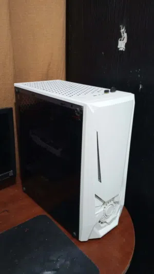 كيس قيمنق ابيض مع 3 مراوح