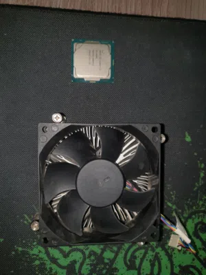 "للبيع معالج i5-9500 نظيف جداً (استخدام خفيف) مع المروحة الأصلية"