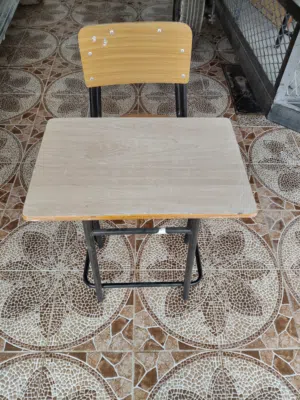 للبيع طاولات وكراسي