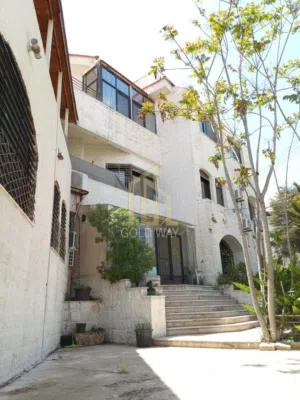 في أرقى مناطق عبدون فيلا مميزة للبيع على شارعين / ref 1327