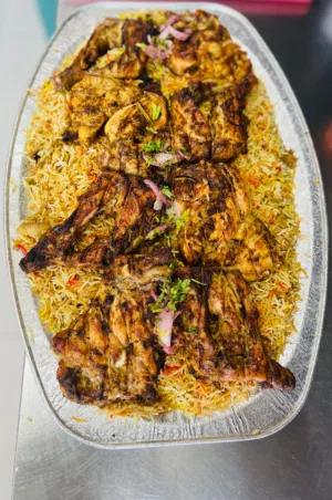 انا شاب يمني امتلك الخبره الكافيه في اداره المطاعم