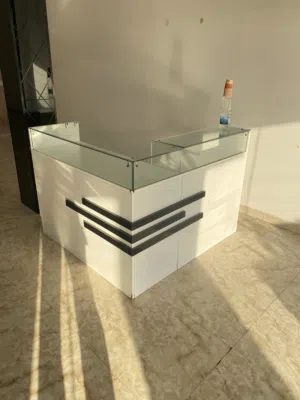 ديكور عرض ملابس مع بنك