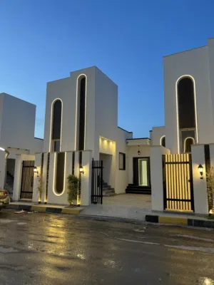 منزل ارضي للبيع بسعر ممتاز الموقع عين زارة الاستراحة الحمراء