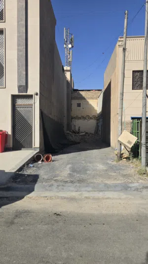 أرض للبيع في حي القادسية 79م