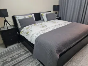 King Bed Set with storage with High quality mattress IKEA like new 7pcs
