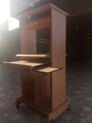 طاولة كمبيوتر