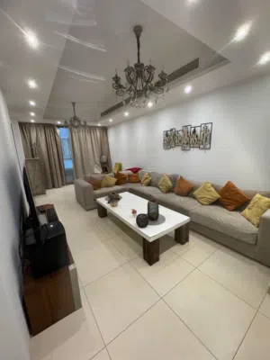 Qurm apartment 1bhk fully furnished for rent بالقرم شقه مفروشه غرفه وصاله دورتين مياه للإيجار