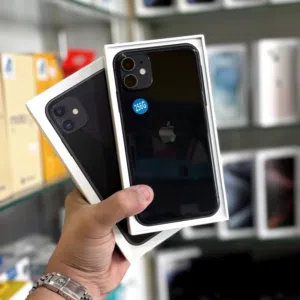عرض خاص : iPhone 11 256GB هاتف بحالة الوكالة مع ضمان و ملحقات الهاتف بدون اي شموخ أو مشاكل بأقل سعر