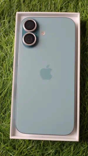 iPhone 16 128GB 10/10 Condition  آيفون 16 سعة 128 جي بي – نظيف جداً  البطارية 89%  مع الكرتو