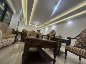 طقم كنب فاخر بحال الوكاله من طقم طربيزات  فاخر