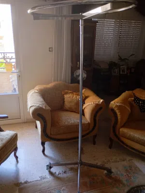 علاقه ملابس للبيع بسعر مغري