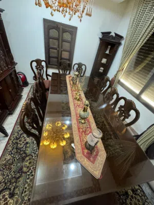 طاولة سفرة 10 كراسي شامله 3 قطع جانبية ( في الصورة )