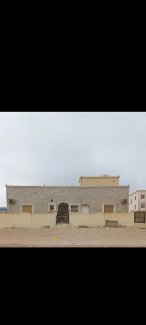 300 m2 3 Bedrooms Apartments for Rent in Dhofar Salala