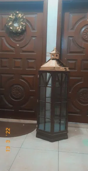 فانوس ضخم وستائر رول ودولاب صفط جديد
