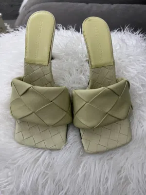 نعال نسائي ماركة بوتيگا جديد مقاس 36