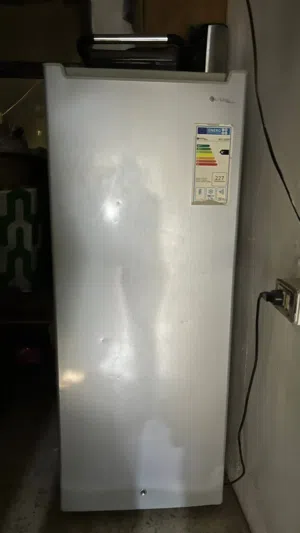 فريزر بحاله ممتازه للبيع اقتصادي