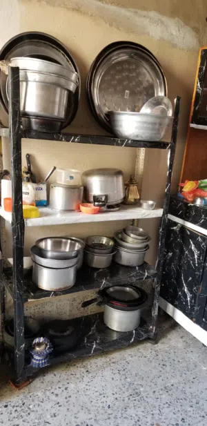 رفوف اغراض المطبخ