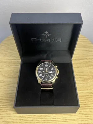 ساعة من ماركة أومورفيا