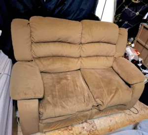 كنبة ليزي بوي بحالة جيدة جدا