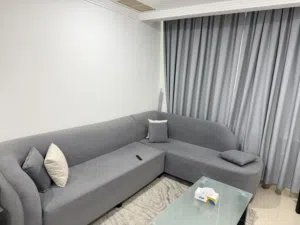 كنب كورنر + طاولة سفرة + خزانة 4 ابواب بحالة ممتازة