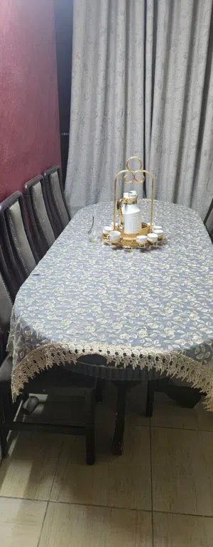 طاولة سفرة معها 7 كراسي