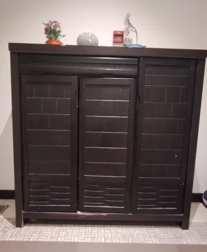 shoe rack in good condition