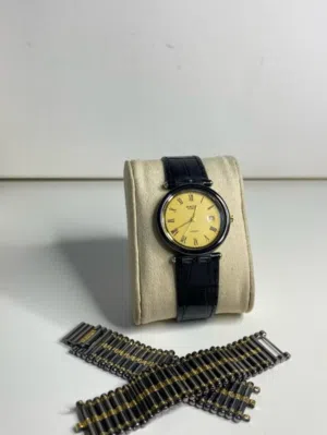 ساعة رادو غير مستخدمه تقدر تفحص ساعه في اي مكان و الدفع عند الاستلام شوف وصف