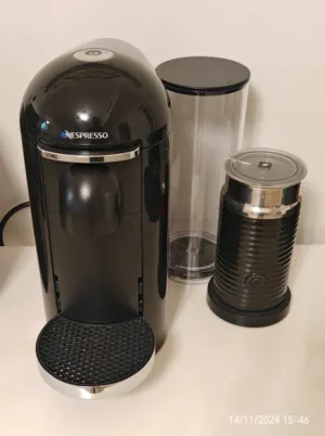 نسبرسو ماكينة تحضير القهوة فيرتو  بلس Nespresso VertuoPlus Deluxe Black and Aeroccino coffee maker