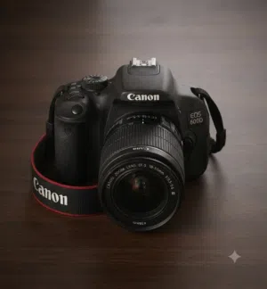 كميرا canon E600 D بحالة شبه جديدة .