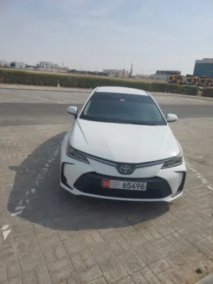 للبيع : تويوتا كرولا هايبرد 2020 - بحاله ممتازه جدا - بدون حوادث 96000 km