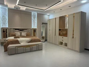 مجموعة واسعة من غرف النوم الموردن المصممة بعناية لتجمع بين الأناقة والهدوء،