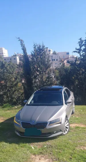 سكودا سوبرب 2019 بنزين 2000بقوة 280 حصان فل فل بانوراما اصتطفاف ذاتي ايد اولا تامين وترخيص شامل
