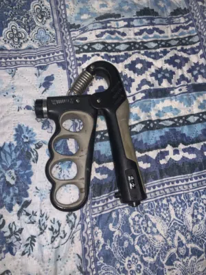 Hand gripper with adjustable weight and counter