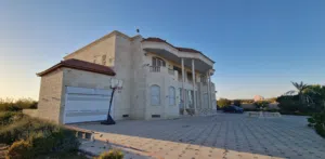 More than 6 bedrooms . More than 6 bathrooms . 1600 m21