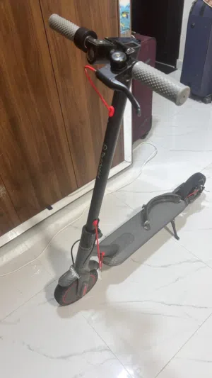 URGENT MONEY NEEDED! Thunderbird e scooter price negotiable 70 kmph autobraking system