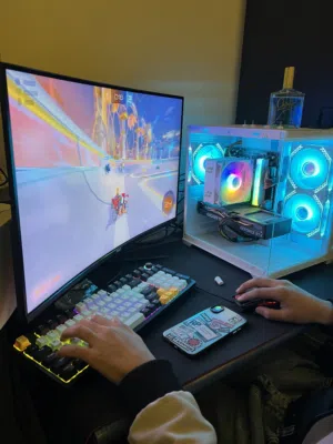 كمبيوتر جيمنج مع شاشه 180 هرتز