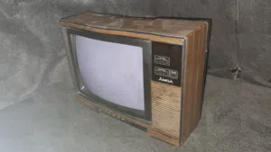 تلفزيون قديم شغال